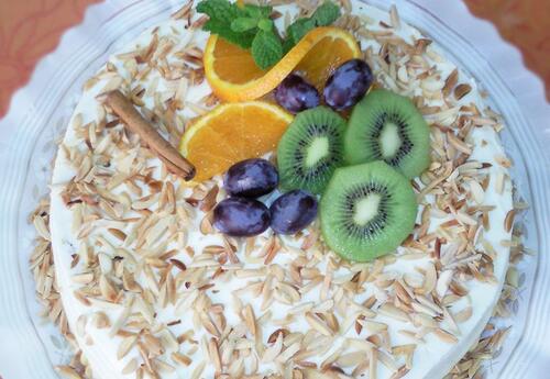 Bolo de Amêndoa com Cobertura de Chantilly