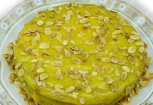 Bolo de Amêndoa com Recheio e Cobertura de Doce de Ovos
