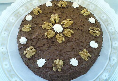 Bolo de Noz com Cobertura de Creme de Chocolate